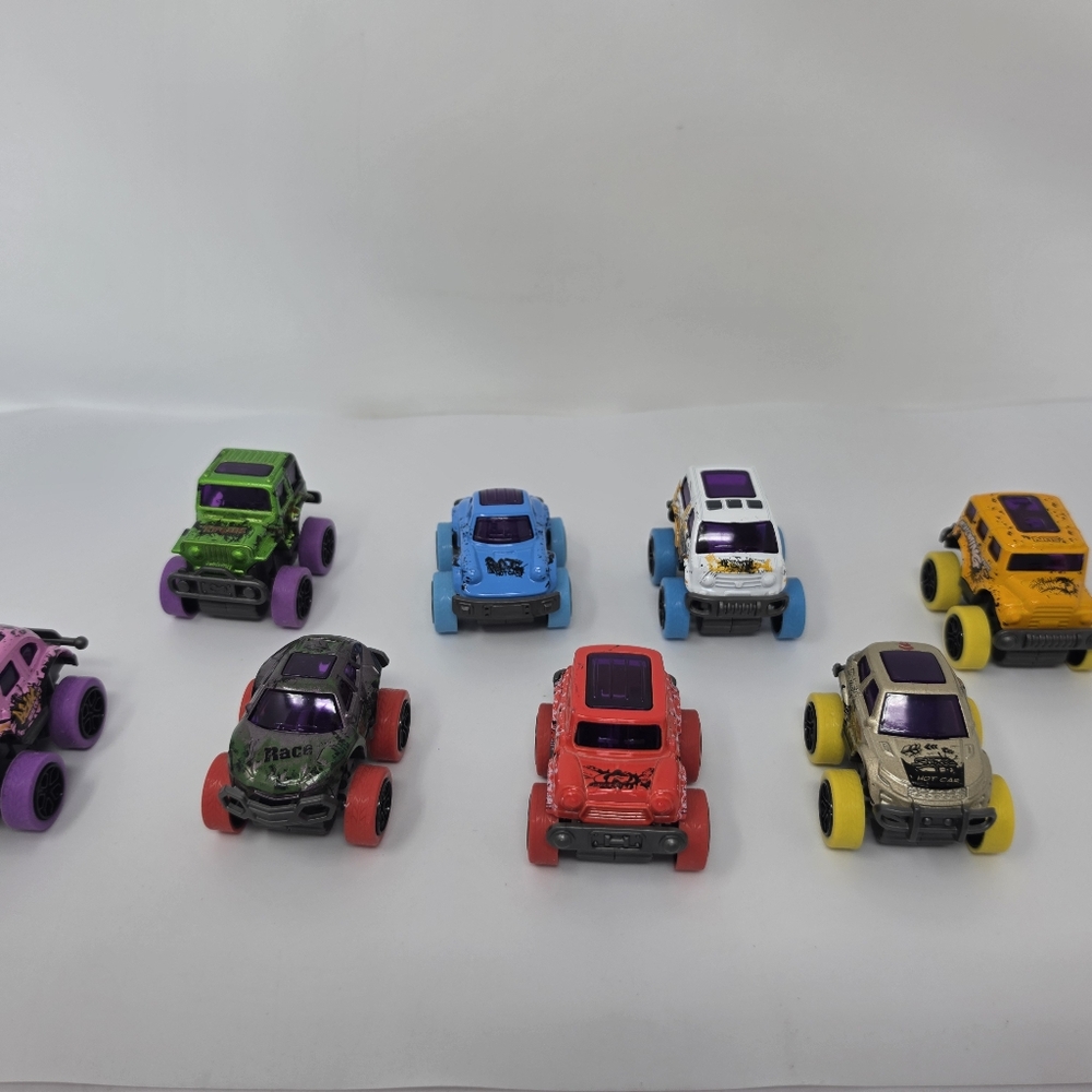 Pull Back Diecast Vehicles Trucks Lot of 8